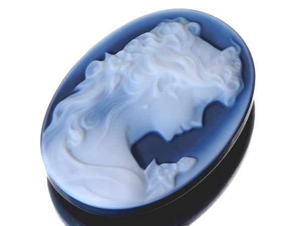 【ジュエリー極】作家品サイン有り 綺麗な貴婦人の彫刻 高級ブルーストーンカメオルース 24.9mm×18mm w5541-i【送料無料】拍卖