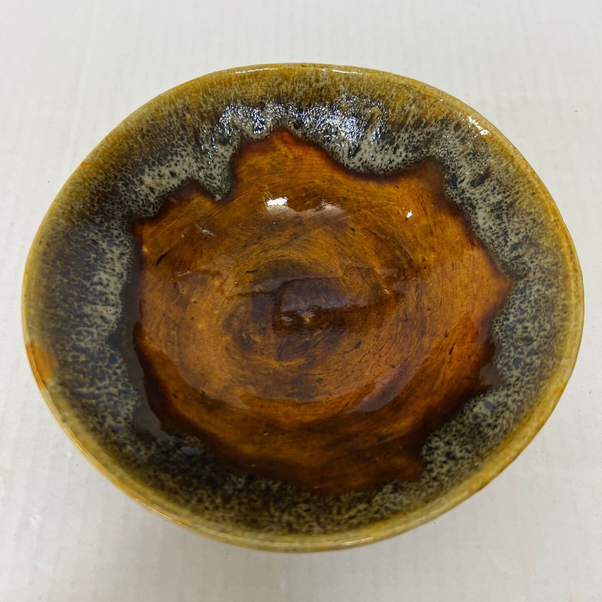 中古美品 楽茶碗 飴釉 大樋 作家不明 楽印あり 平茶碗 夏茶碗 茶道具拍卖
