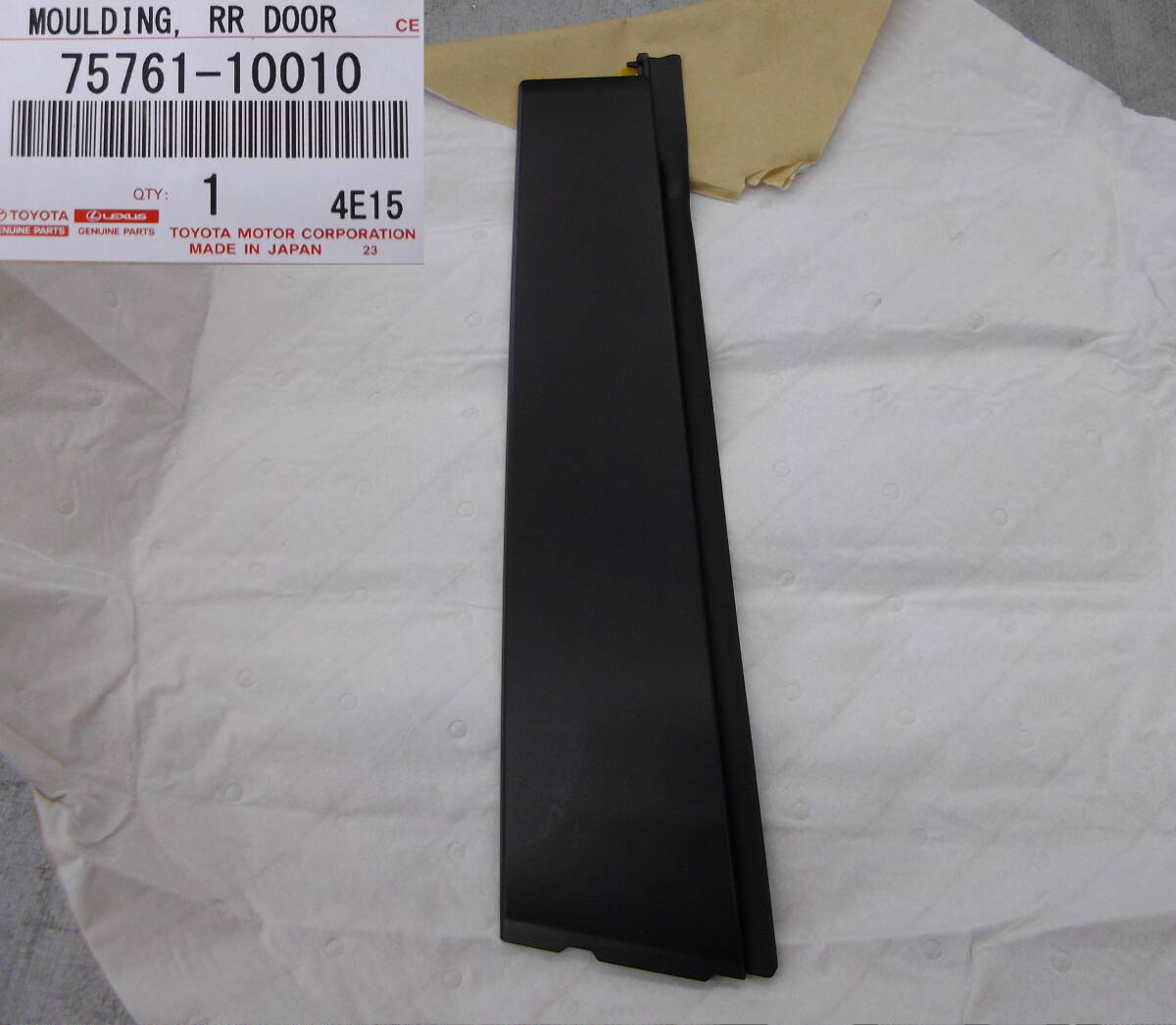 ☆●2507-IF67L スタート即決! ZYX10 C-HR 純正 右 ドアウィンドウモール 75761-10010 新品未使用品!拍卖