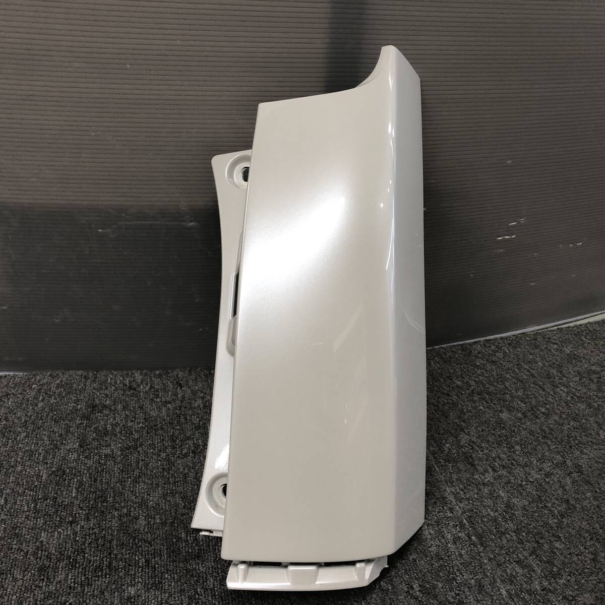 ☆□2507-IF63 80系 ノア/ヴォクシー/エスクァイア 純正 右 リア バンパーアッパーカバー 52165-28010-A0 52165-28020 070 ホワイトパール拍卖