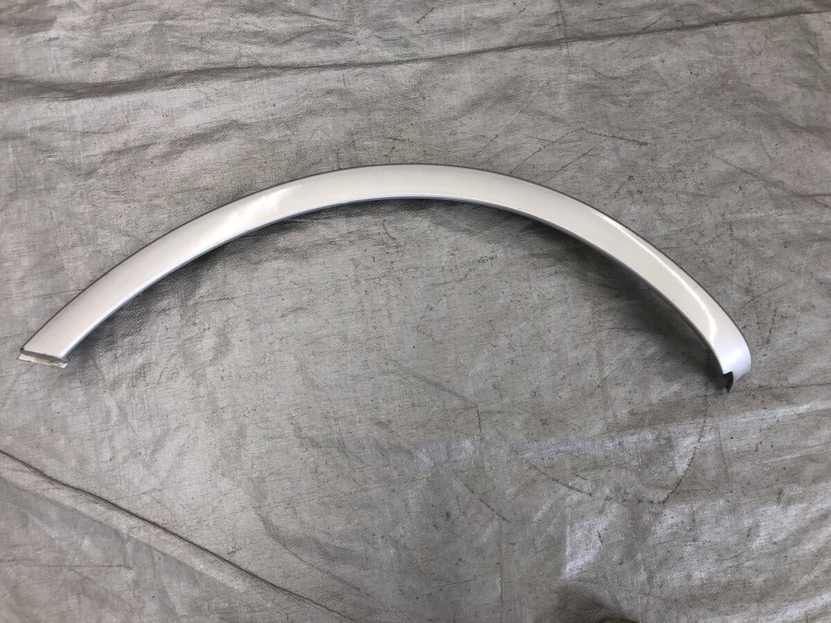 ☆□2507-211L スタート即決!スズキ 純正 JB23W ジムニー アーチモール オーバーフェンダー 右リア 右後 77530-81AA シルバー拍卖