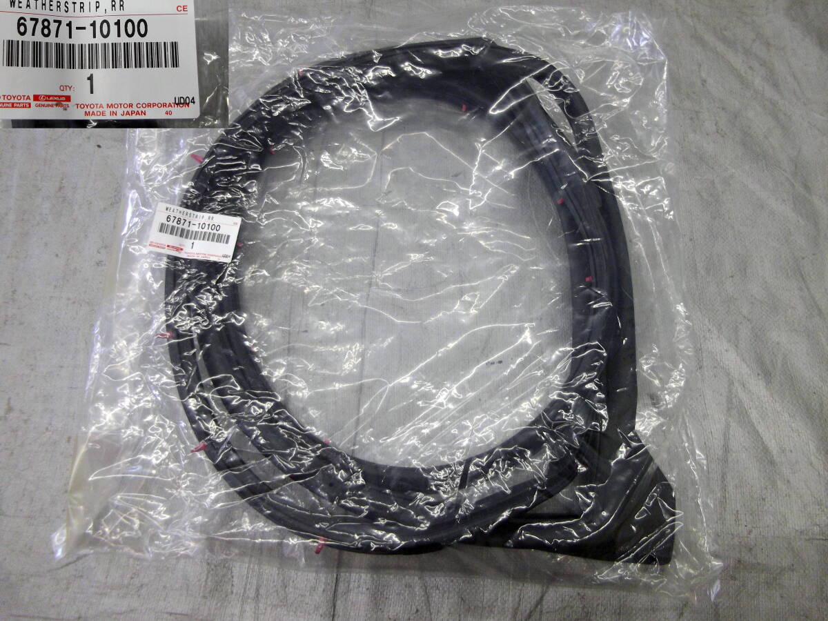 ☆●2507-IF68L スタート即決! NGX50 C-HR 純正 右リアドア ウェザーストリップ 67871-10100 新品未使用品!拍卖