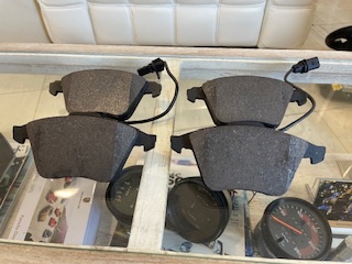 ■希少!美品 サーブ Saab 9-3 2008-2011 フロントディスクブレーキパッドセット TRW Pro TRH0915B拍卖