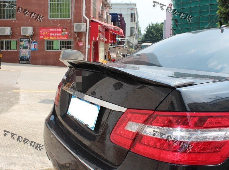 送料無料 ベンツEクラス W212専用 リアルカーボン製 R風 トランクスポイラー 1個拍卖