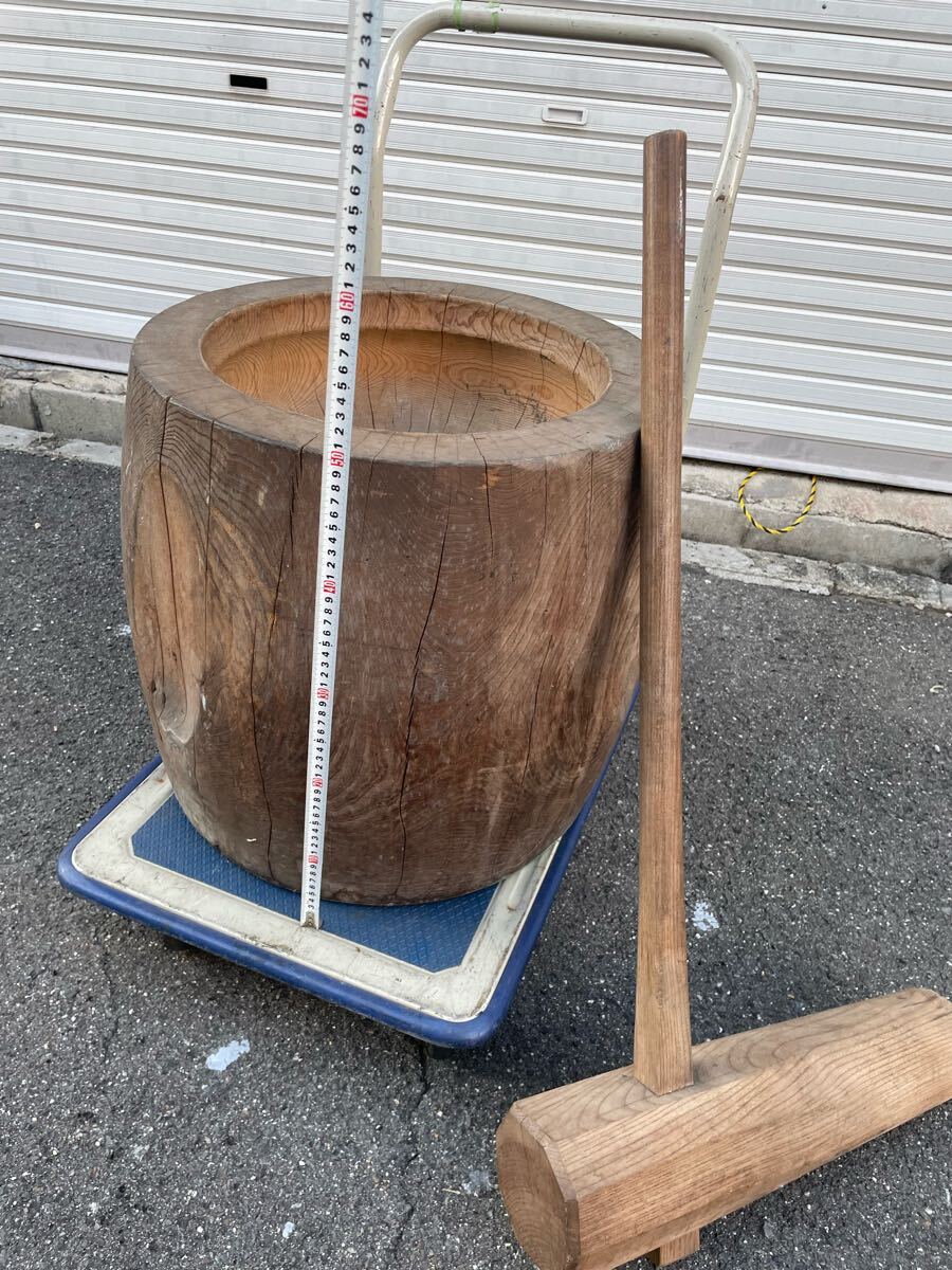 C3-50722W12 臼 餅つき 木製 木彫り 特大 お正月 縁起物 古道具 古民具 古材 工芸品 伝統工芸品 古民家 天然木 レトロ 恒例行事拍卖