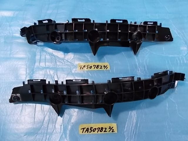 未使用品 C-HR NGX50 / ZYX10 リアバンパー リテナー左右SET №TA50782拍卖