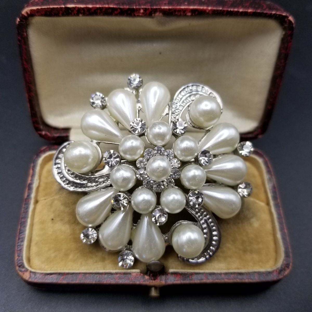 ドロップパール クリアビジュー フローラル ヴィンテージ フラワー ブローチ クラシカル シルバートーン コスチュームジュエリー Y6-Q拍卖
