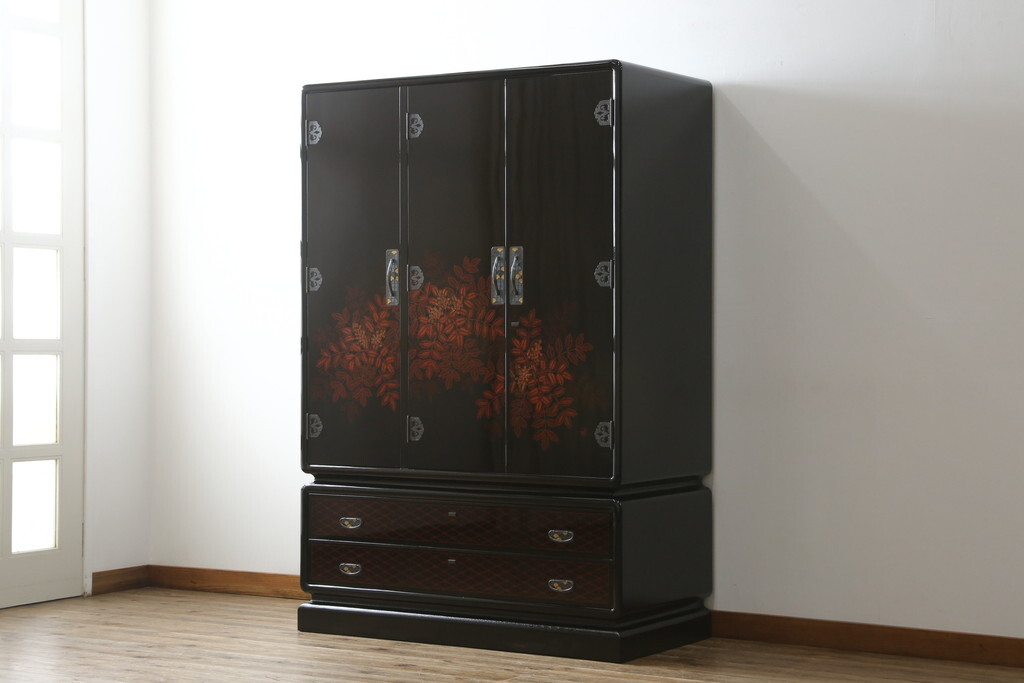 R-060053 中古 美品 香川漆器 蒟醤塗り 美しい艶が魅力!格調高い空間演出に活躍するワードローブ(衣装箪笥、和タンス、キャビネット)拍卖