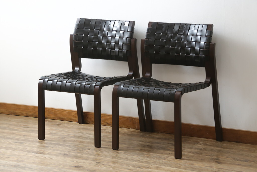 R-074391 中古 arflex(アルフレックス) NT 本革 スタイリッシュ アームレスチェア2脚セット(スタッキングチェア、ダイニングチェア、椅子)拍卖