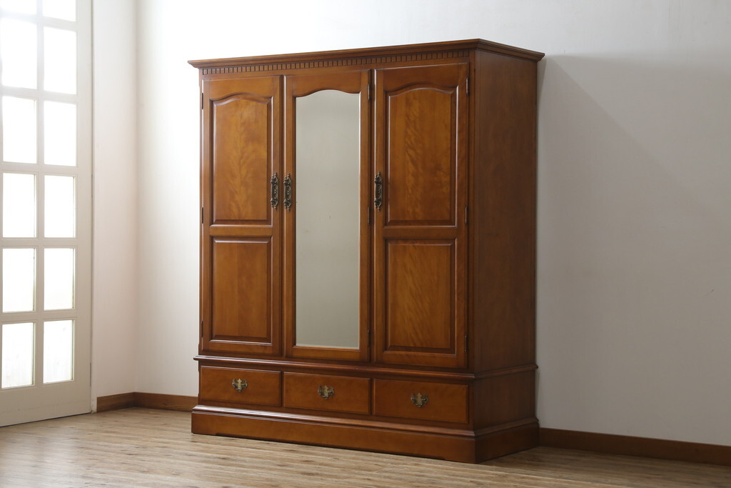 R-077022 中古 横浜クラシック家具 ダニエル(Daniel) アーリーアメリカンシリーズ A-107 組み立て式ワードローブ(洋服タンス、衣装タンス)拍卖