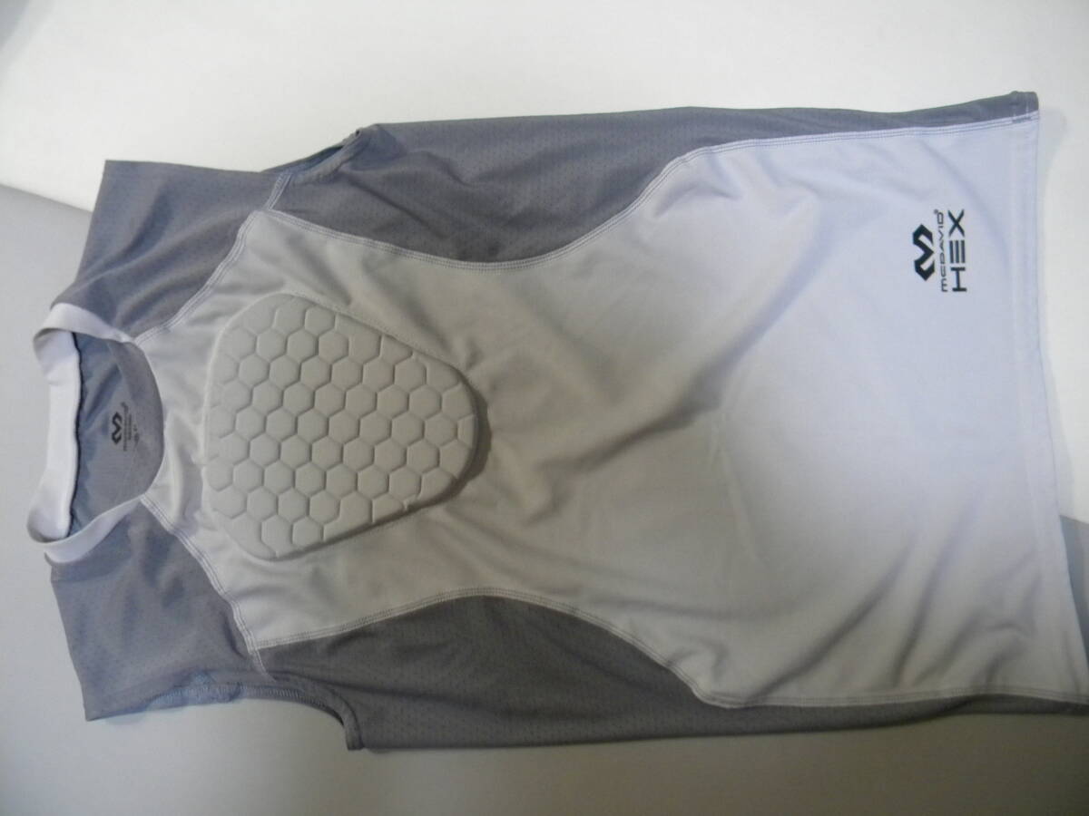 ★McDavid HEX★保護パット入り(胸部・胸骨への衝撃による傷害を最小限に抑える設計)メッシノースリーブシャツ★Mサイズ★インナー拍卖