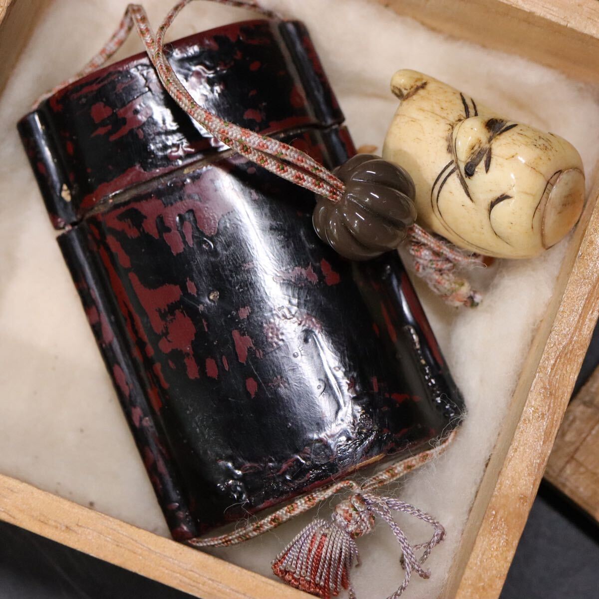 時代 犬 根付 骨根付 付 銅製 印籠 / 彫刻 提げ物 骨製 金工 古銅 .B651拍卖