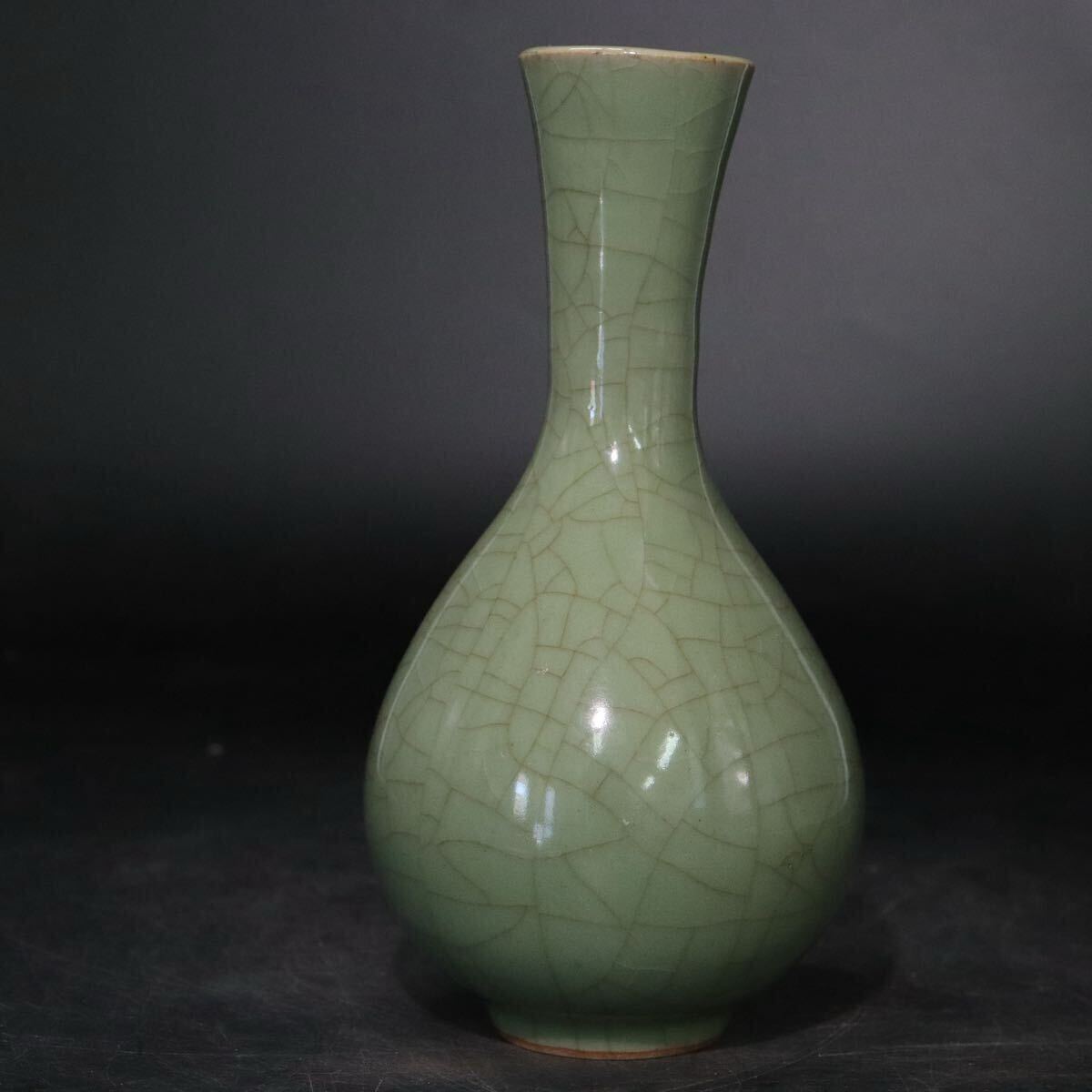 青磁 ヒビ釉 氷裂 釉 長頸 花瓶 / 中国美術 花器 壺 検索: 天龍寺 龍泉窯 秘色 哥窯 .B786拍卖