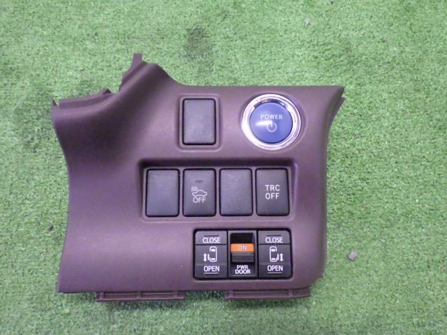 ★エスクァイヤ DAA-ZWR80G ハイブリット GI 7人★スイッチ パネル FH22 純正 中古 55451-28120拍卖