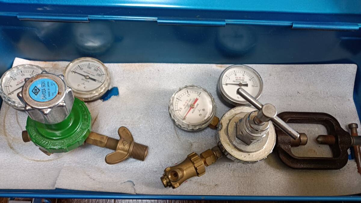 ガス溶接 酸素 アセチレン逆止弁メーター 工具BOX付き 中古品拍卖
