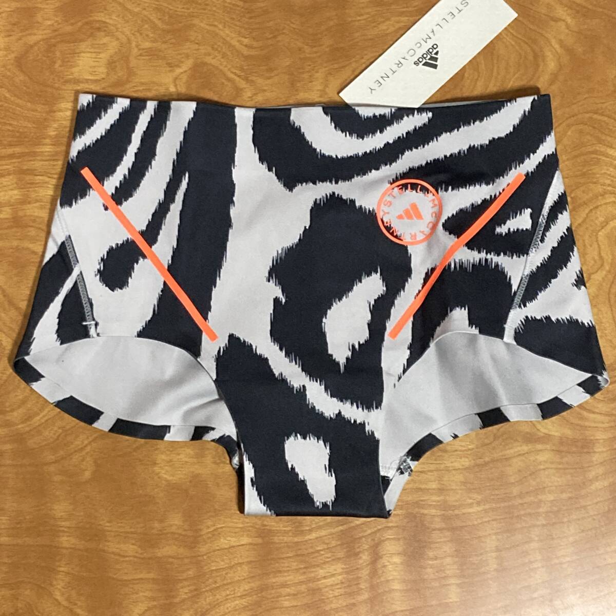 新品 「adidas」 レーシングショーツ 日本/Sサイズ 総柄/陸上競技/ブルマ/コスプレ/コラボ/ステラマッカートニー/アディダス拍卖