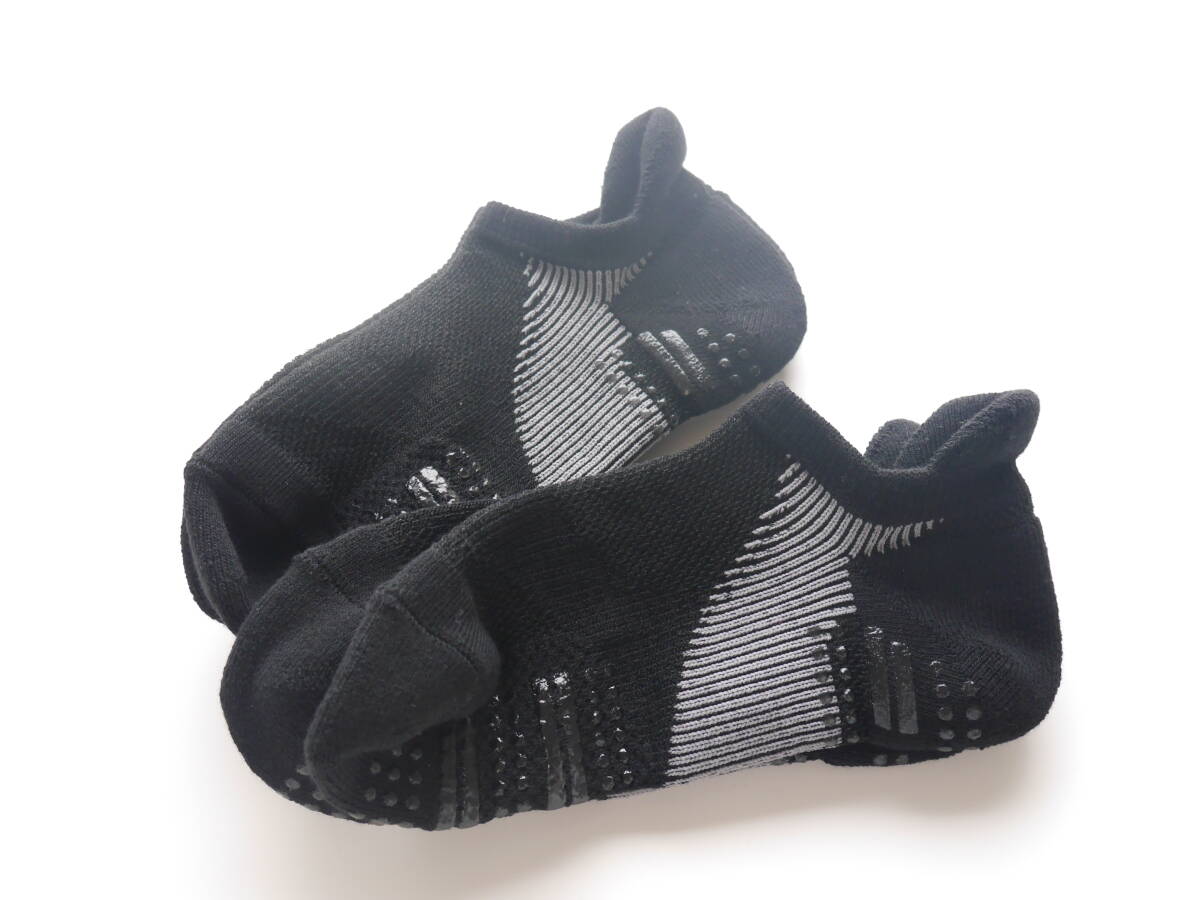 136 在庫処分 スニーカーソックス2足 着圧靴下 アーチアップ 滑り止め ブラック 22-25㎝ パイル くるぶし アキレス腱ガード 日本製拍卖