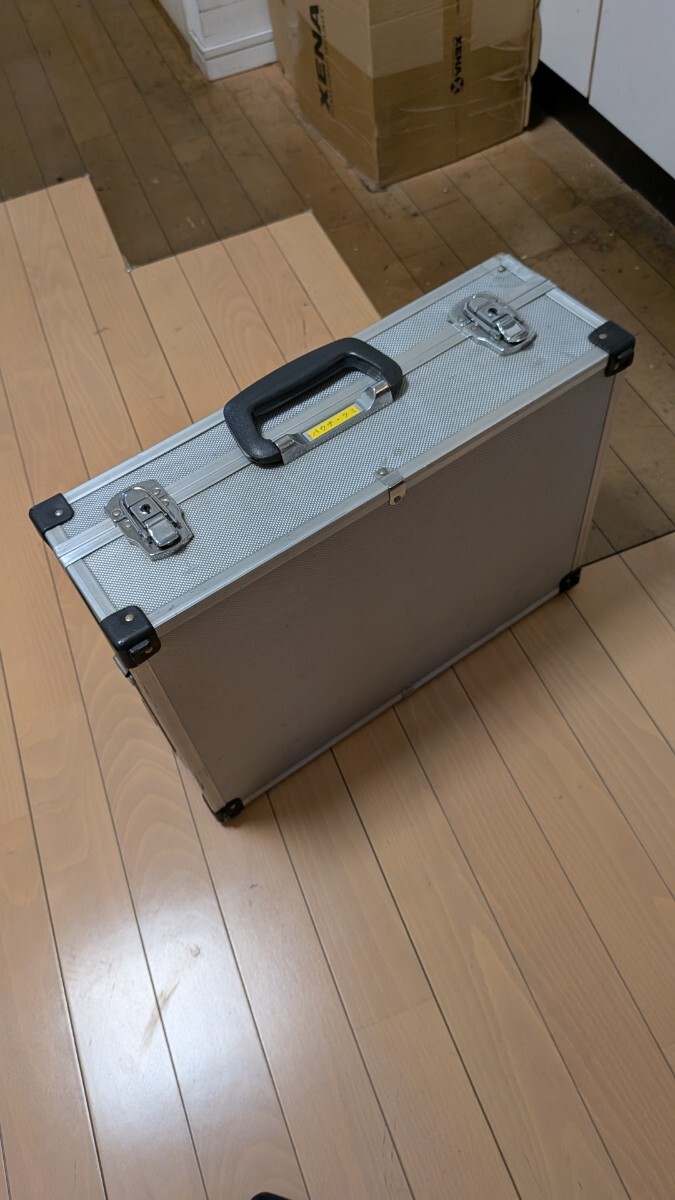 バクさんのカバン!訳無し 中古 アルミ ジュラルミン ケース ボックス トランク アタッシュケース 外寸 W46 D36 H16cm エンボスアルミ拍卖