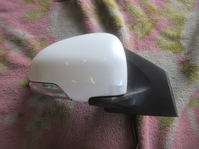 ★①R7A8810 KJG10 IQ 純正右ドアミラー 070カラー 修理やストック等に拍卖