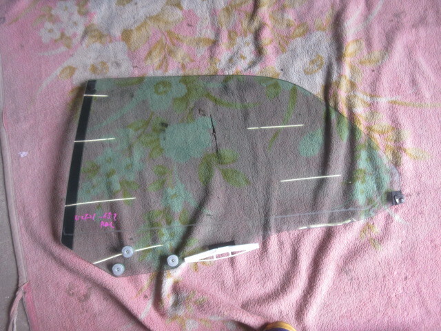 ★①R7A8881 UCF21 セルシオ 純正左リアドアガラス 20セルシオ UCF20 修理やストック等に拍卖