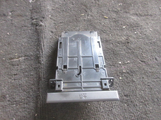 ★R7G9833 GF1 インプレッサ 純正ドリンクホルダー トリム810 修理やストック等に拍卖