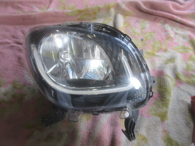 ★③R7A8990 スマート 純正右ヘッドライト DBA-453042 修理やストック等に拍卖