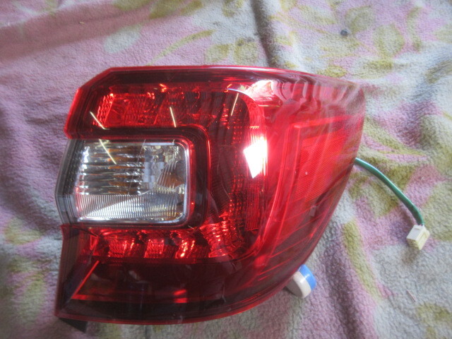 ★②R7A8992 BS9 レガシィ 純正右テール コイト220-60228 磨き済み 修理やストック等に拍卖