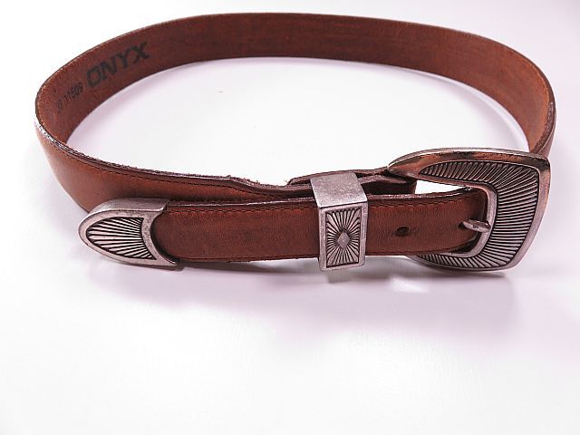 【送料無料】ONYX オニキス レザーベルト 革 茶 シルバーバックル 胴回り71㎝~79㎝拍卖
