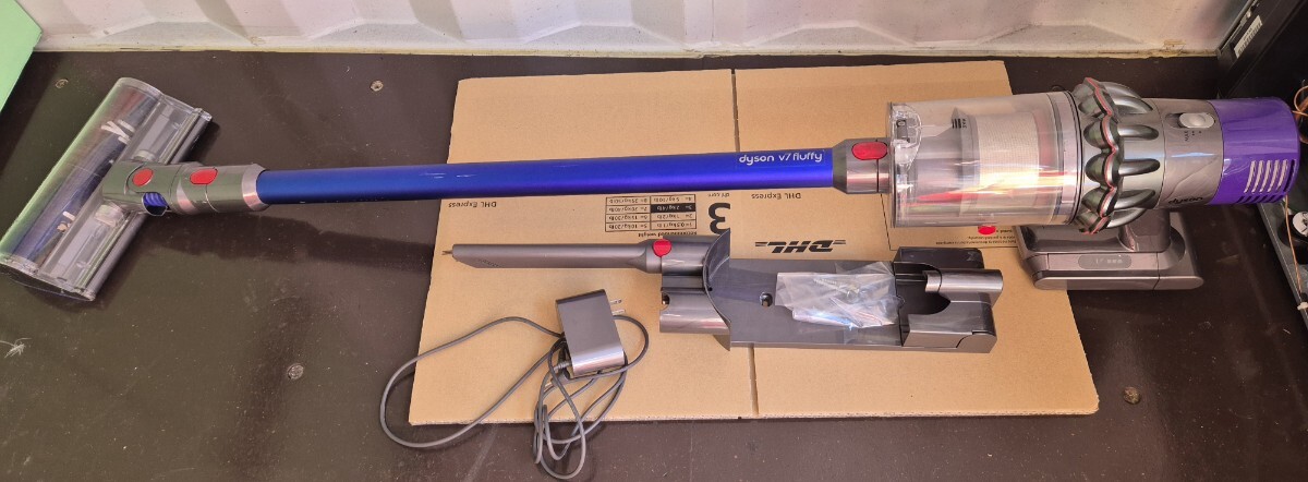 fw-5【中古・現状渡し】ダイソン掃除機(直接引取歓迎・船橋発・1円スタート)拍卖