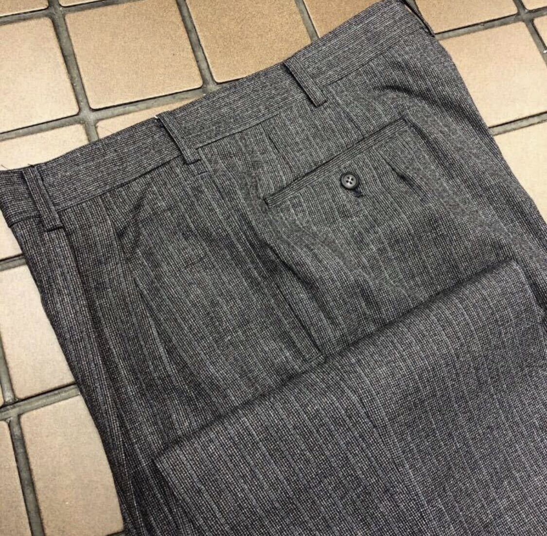 新品☆未使用 ストライプ W85cm 艶感 グレー ゆったり系 スラックス カジュアル ゴルフウェア GOLFパンツ 2タック ふわっふわ生地 日本製拍卖