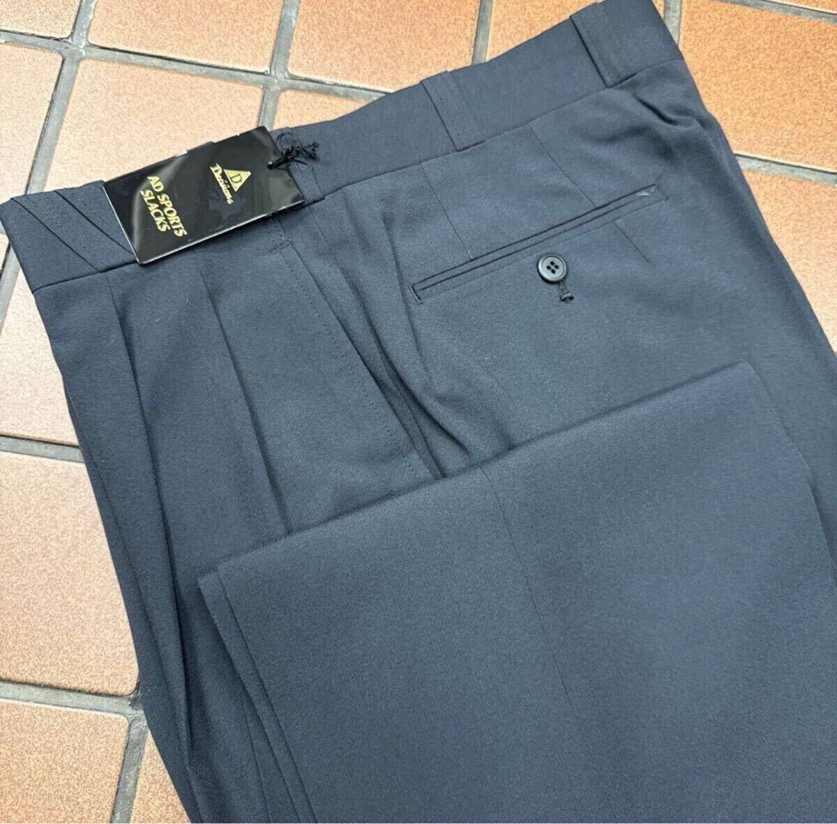 新品☆未使用 定価1.3万 W79cm 艶感 春夏 チャコールグレー メンズパンツ ゴルフパンツ ビジネススラックス ゴルフウェア GOLF 2タック 拍卖