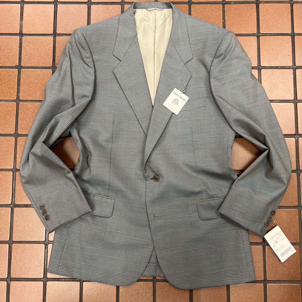 新品☆未使用 【サイズA6 L★COOLWOOL】2Bシングルジャケット グレー系 背抜き サイドベンツ ゴルフジャケット GOLFウール100% 日本製拍卖