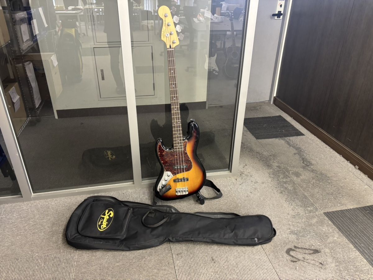M3304-X3-72387【佐川】Fender フェンダー Squier スクワイヤ エレキベース JASS BASS ソフトケース付き 現状品①※大阪拍卖
