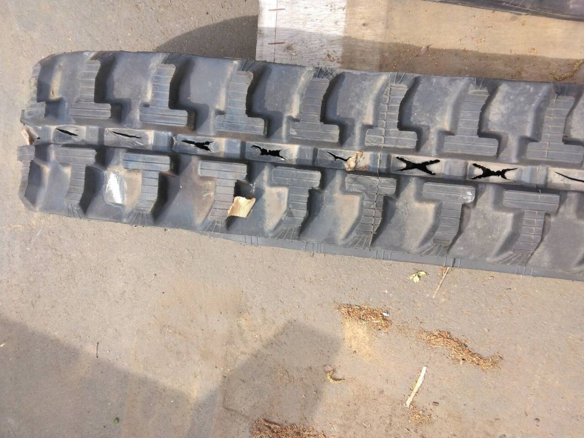 ゴムクローラー 農機具 タイヤ(中古)【茨城県坂東市発】LP11-17793拍卖