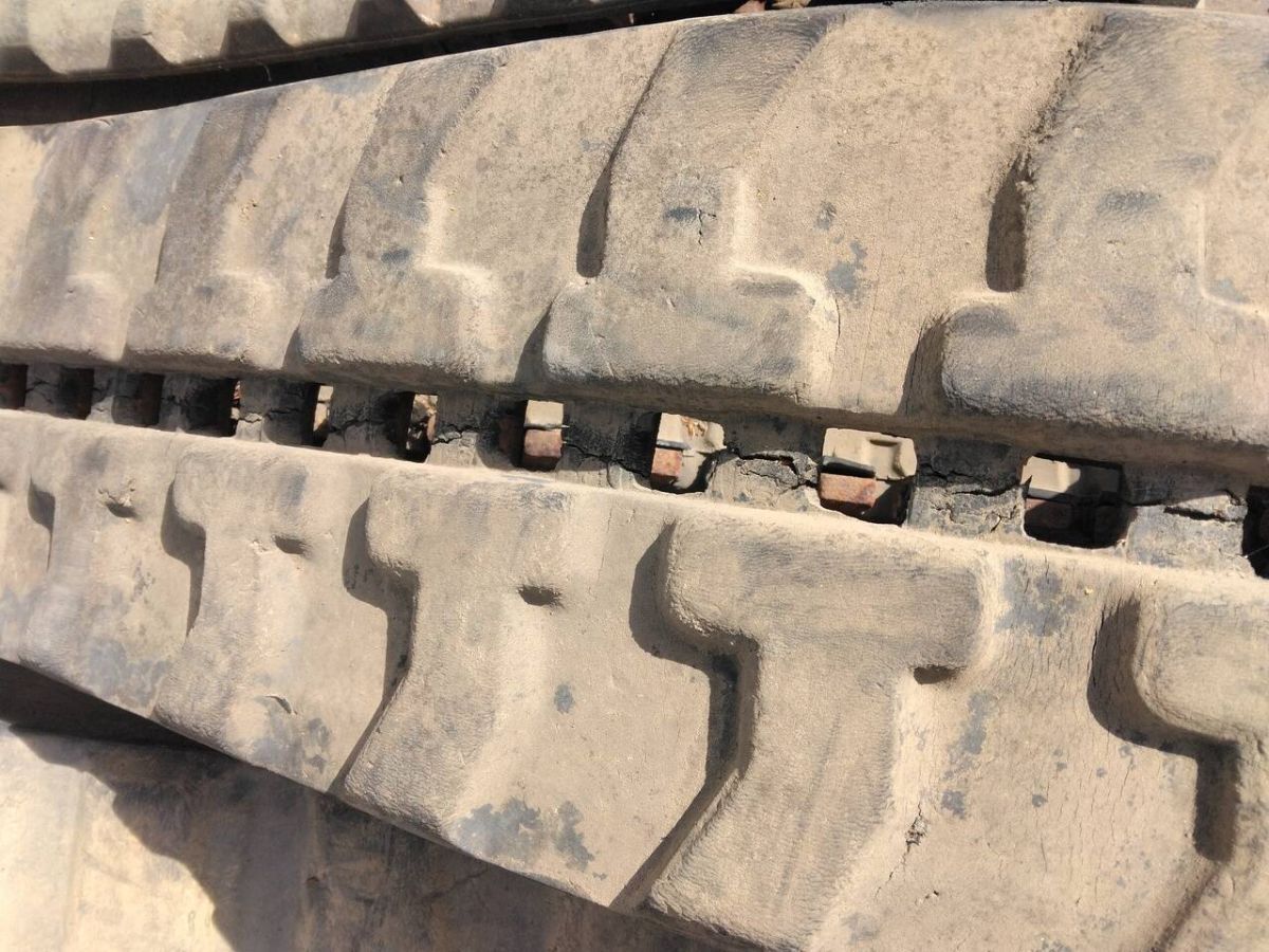 ゴムタイヤ 1本 (中古)【茨城県坂東市発】LP11-17770拍卖