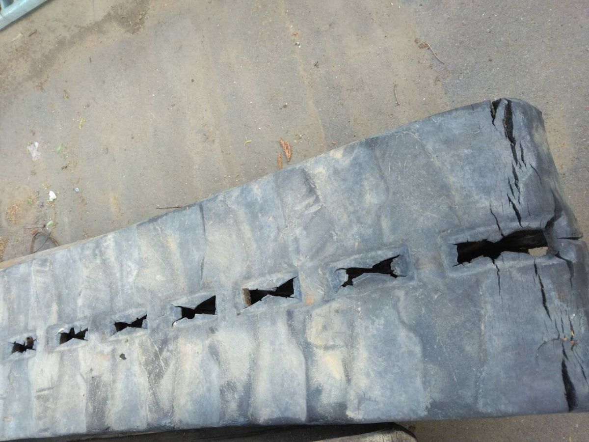 ゴムタイヤ 1本 (中古)【茨城県坂東市発】LP11-17772拍卖