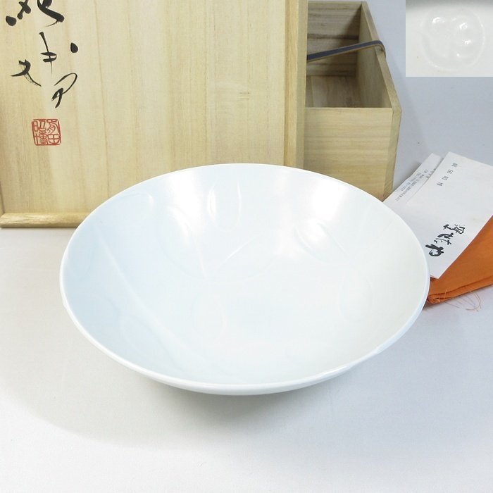 【A2168】人間国宝 やなせ窯 前田昭博 白瓷花文 鉢 径27.6cm 白磁 共箱 共布 栞付き拍卖