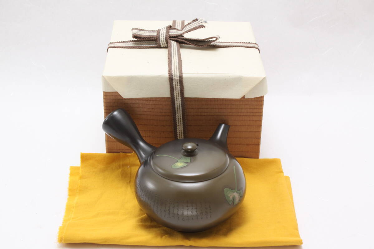 1078 新品未使用品 傑作 合作 沢田昭邨 谷川白道 刀 183g 窯変紫泥 緻密極細字彫 銀杏 茶注 急須 煎茶道具 布 木箱 拍卖