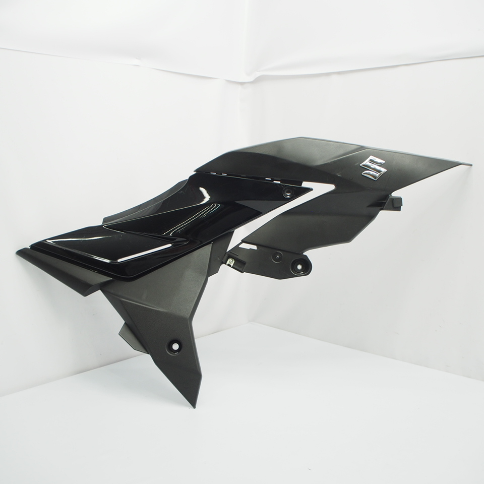 GSX250R DN11A DN12B 純正サイドカウル右 サイドカバー 交換用に 刻印20K 割れ無 欠損無拍卖