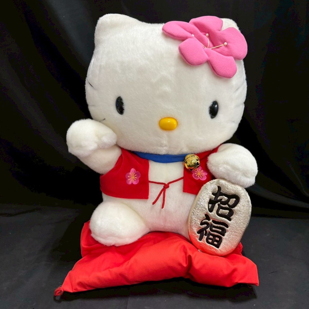 BGM234K サンリオ HELLO KITTY ハローキティ 招き猫 ぬいぐるみ 高さ約41cm ホワイト×レッド系拍卖