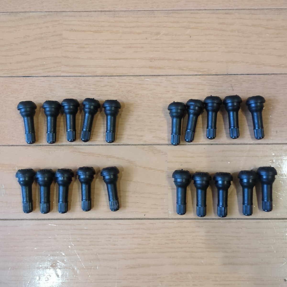 スナップインバルブ タイヤバルブ TR-413 20個 (5台分) 送料込み 拍卖