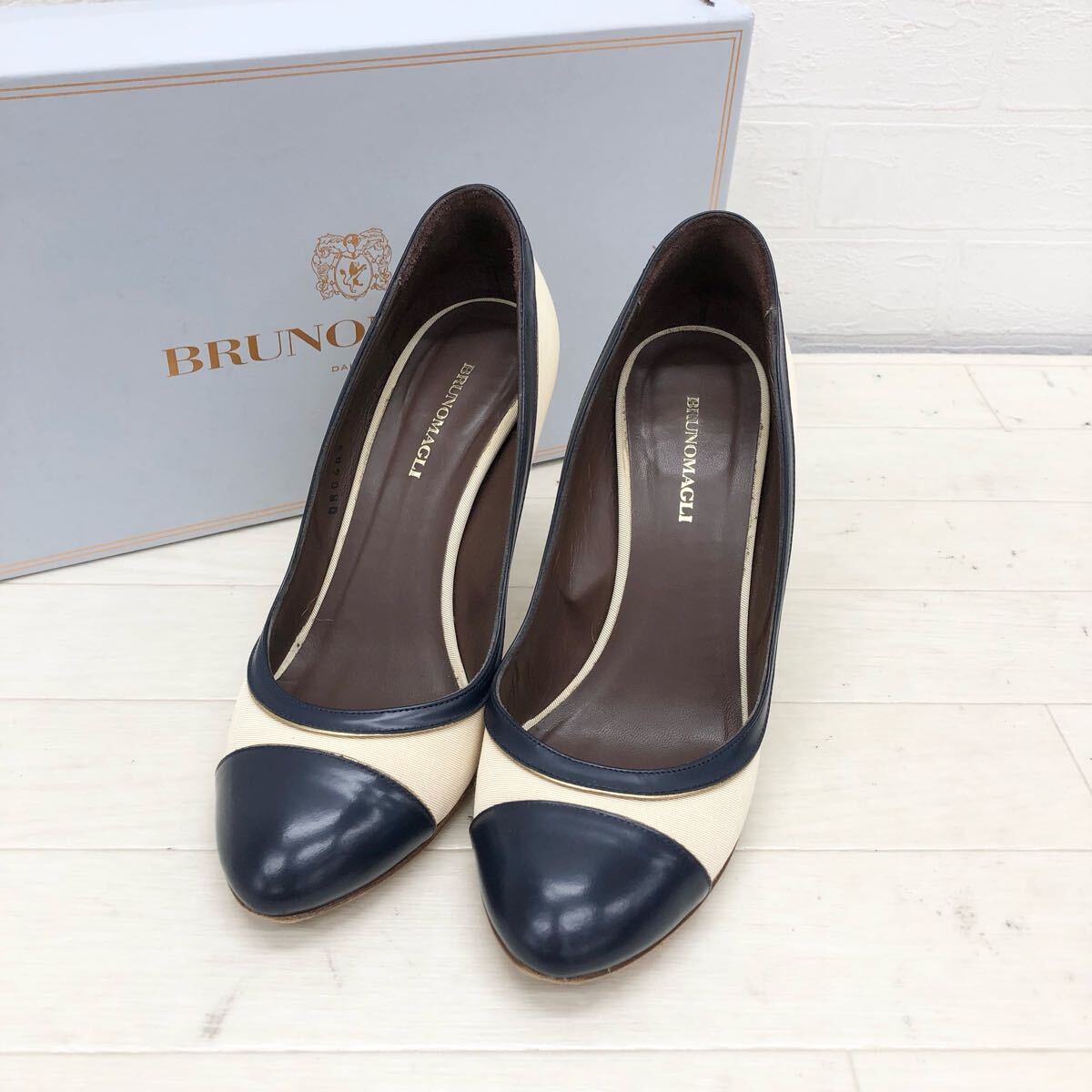 1782〓 箱付き BRUNOMAGLI ブルーノマリ ヒールパンプス レディース サイズ37 ダークネイビー ベージュ 靴 シューズ カジュアルシューズ拍卖