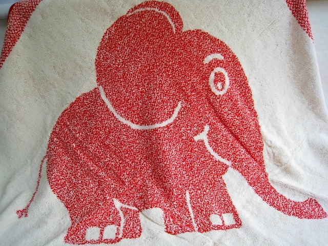 ドイツ製 フード付タオル おくるみタオル ベビータオル ぞうさん レッド拍卖