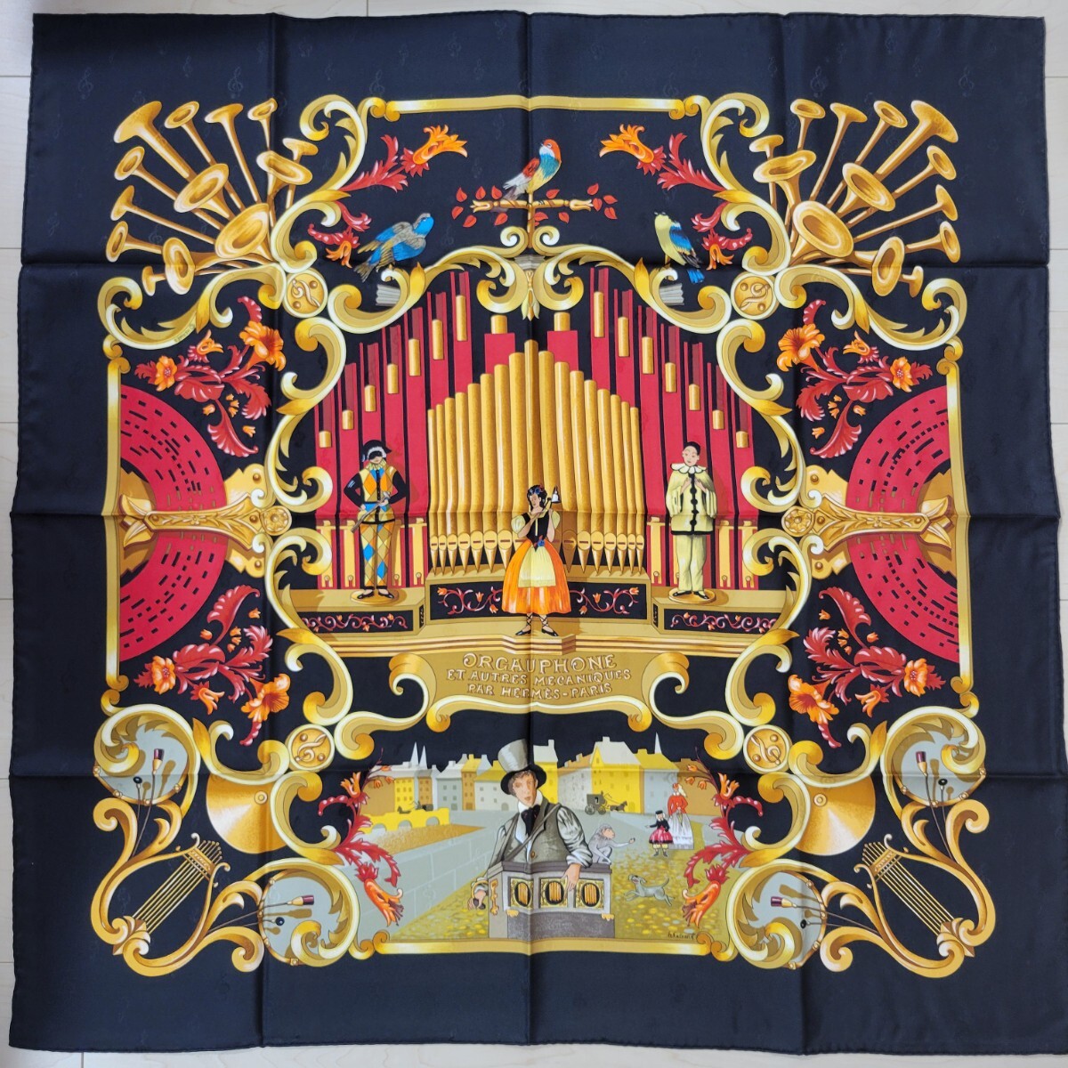 HERMES エルメス スカーフ カレ90 機械仕掛けの楽器拍卖