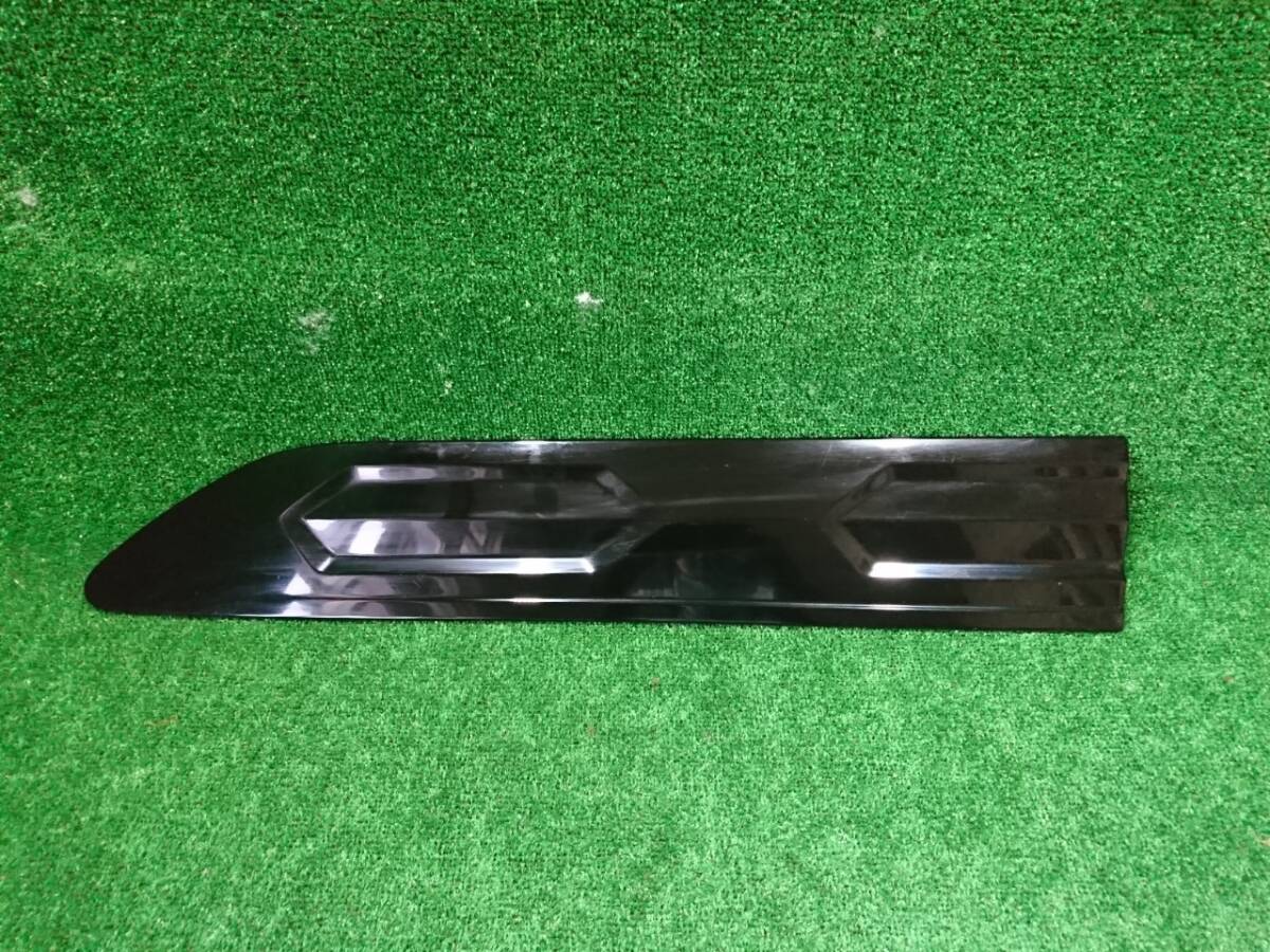 LA650S タントファンクロス 左フロントドアモールディング(79991)拍卖