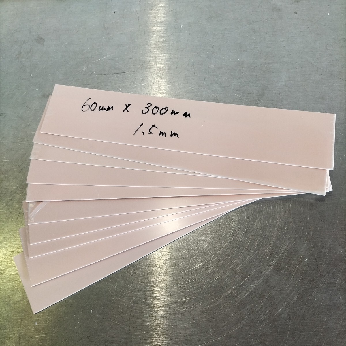 端材 まとめて 60mmX300mmX1.5mm 塩ビ アクリル ポリカ スタンド テラリウム ラジコン フィギュア ジオラマ プラモデル DIY ペットエース拍卖