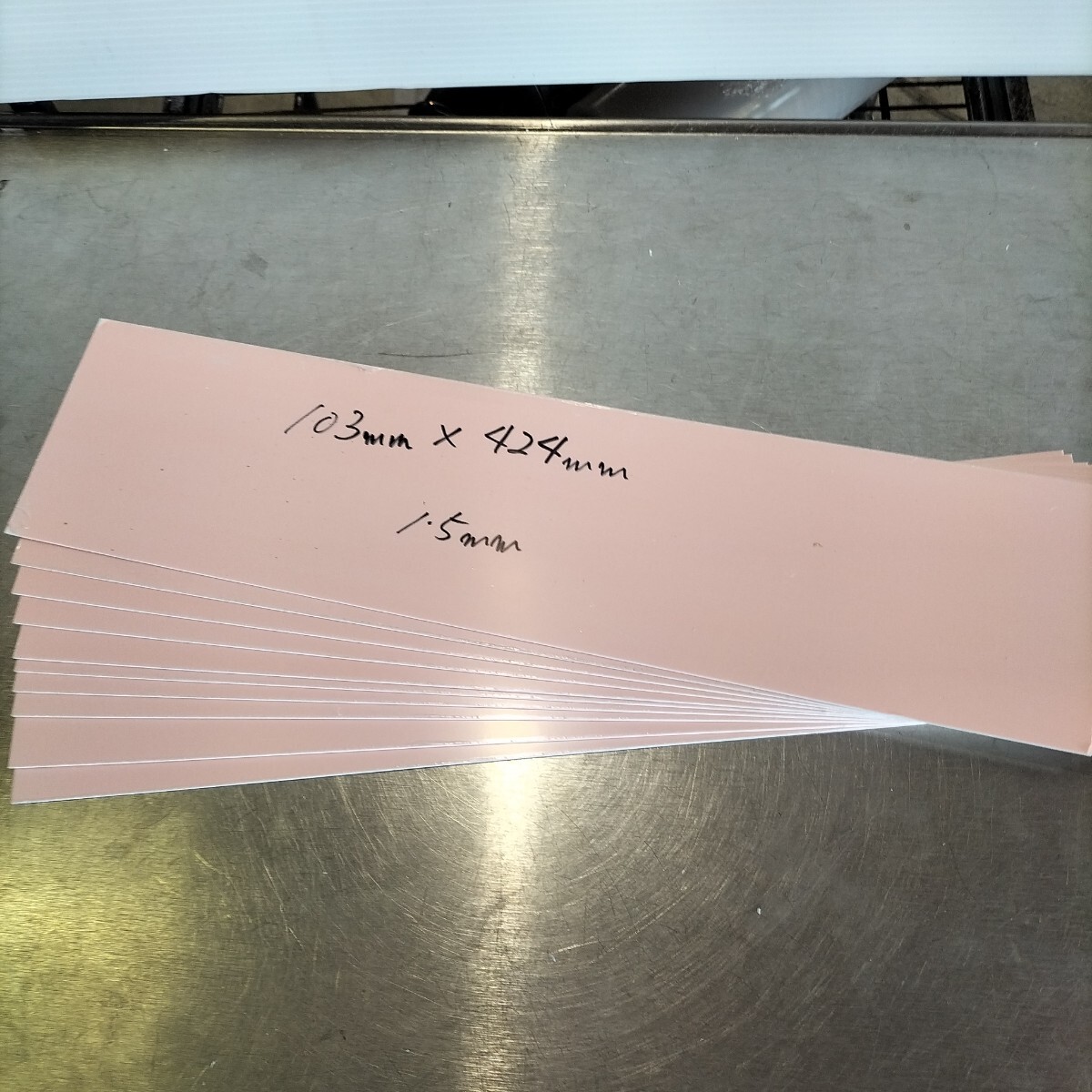 端材 まとめて 103mmX424mmX1.5mm 塩ビ アクリル ポリカ スタンド テラリウム ラジコン フィギュア ジオラマ プラモデル DIY ペットエース拍卖