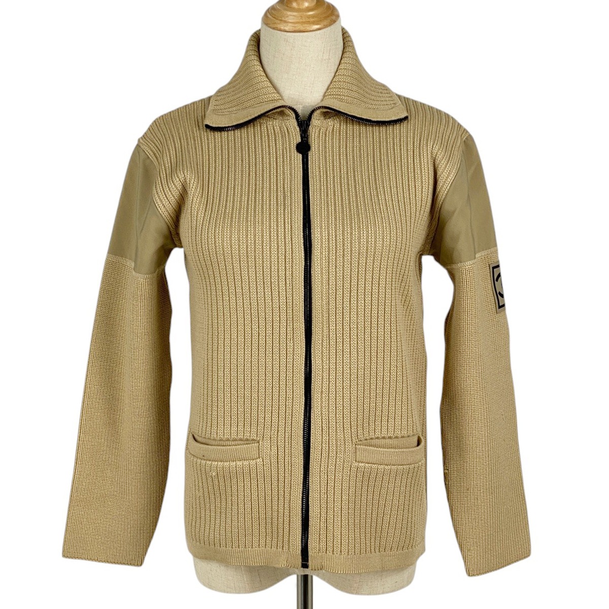 【在庫一掃】 シャネル ココマーク ジップアップ セーター スポーツライン ニット切り替え 02A トップス セーター ベージュ 【中古】拍卖