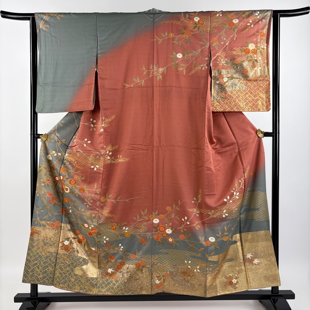 【在庫一掃】 訪問着 身丈154cm 裄丈62cm S 袷 落款 枝花 萩 金糸 刺繍 灰緑 正絹 名品 【中古】拍卖