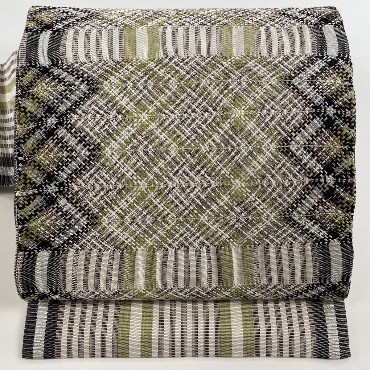 名古屋帯 名品 縞 幾何学 銀糸 鶯色 正絹 【中古】拍卖